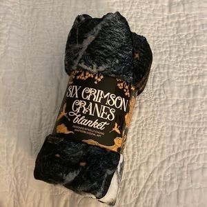 ✨Fairyloot✨ Six Crimson Cranes blanket